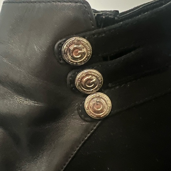 Guess women’s leather button heel booties - Picture 8 of 8